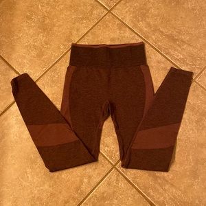 NOT SOLD ANYMORE PINK BRAND BURGUNDY BUTT LIFT LEGGINGS SIZE XS WORN ONCE!!